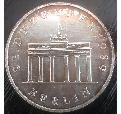 GERMANY, East, Opening of Brandenburg Gate 1989 (K)